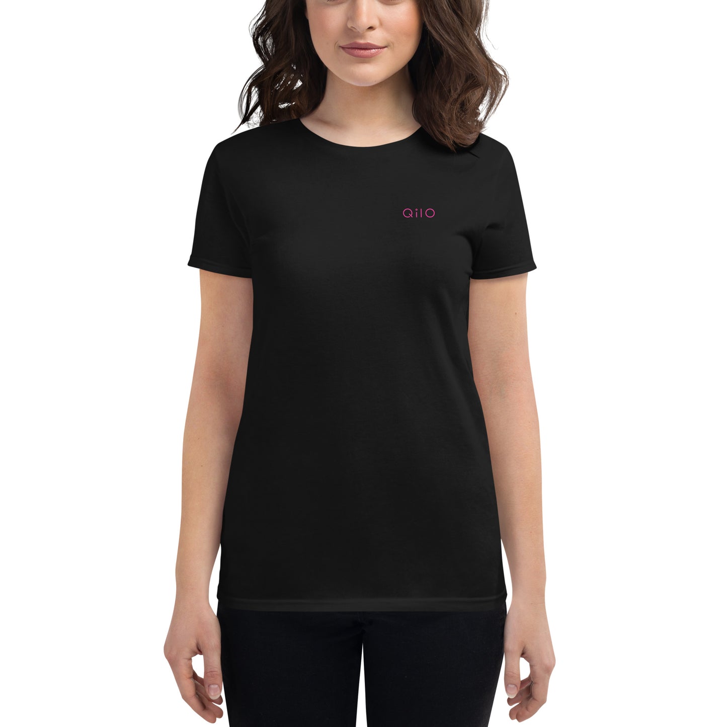 Women's Fashion Fit T-Shirt | Qilo Print | Black + Berry